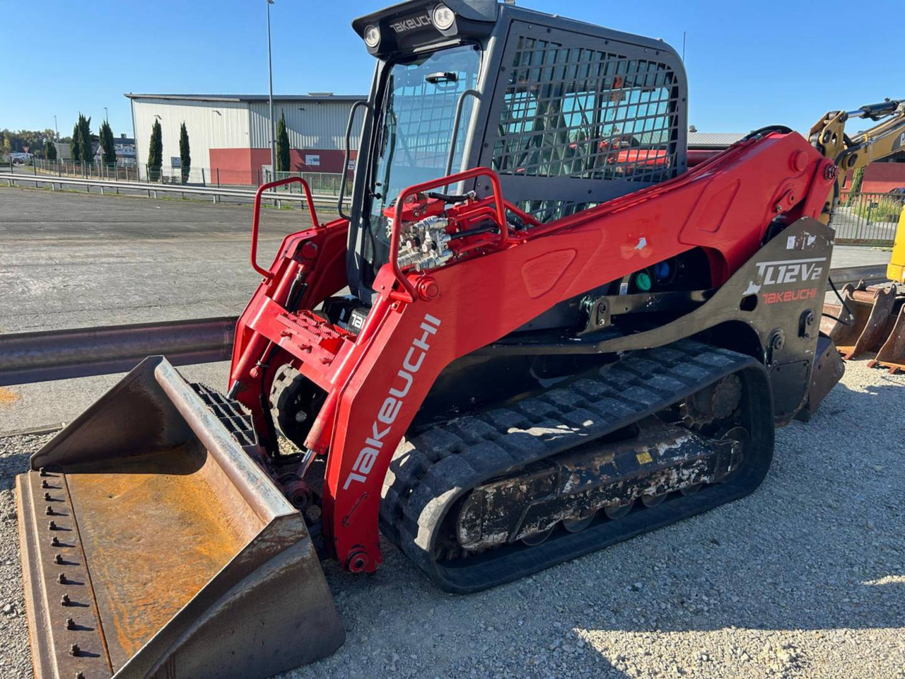 TAKEUCHI MFG. CO. LTD. TL12 - اللودر المجنزر: صور 1 TAKEUCHI MFG. CO. LTD. TL12 - اللودر المجنزر: صور 1