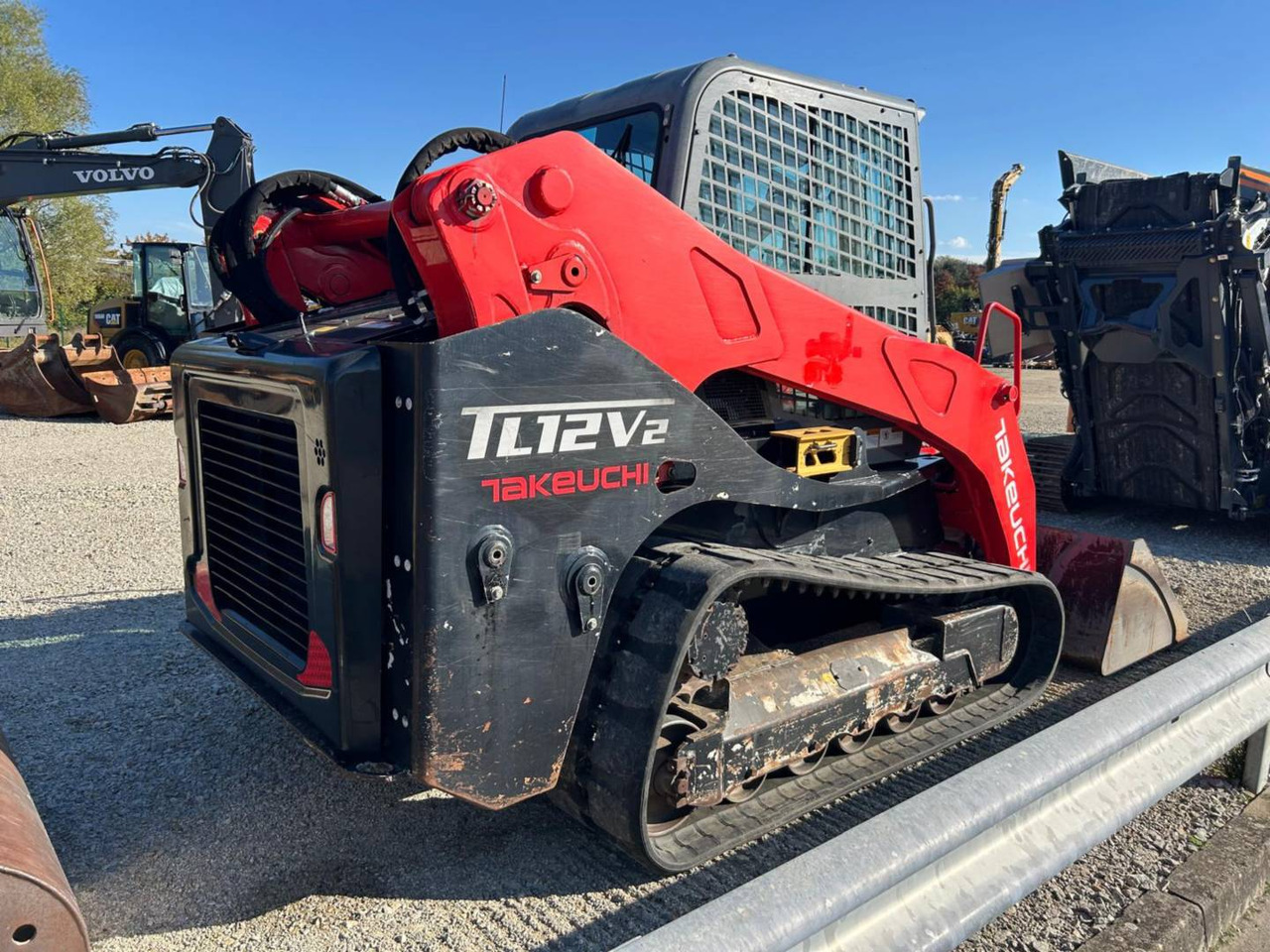 TAKEUCHI MFG. CO. LTD. TL12 - اللودر المجنزر: صور 3 TAKEUCHI MFG. CO. LTD. TL12 - اللودر المجنزر: صور 3
