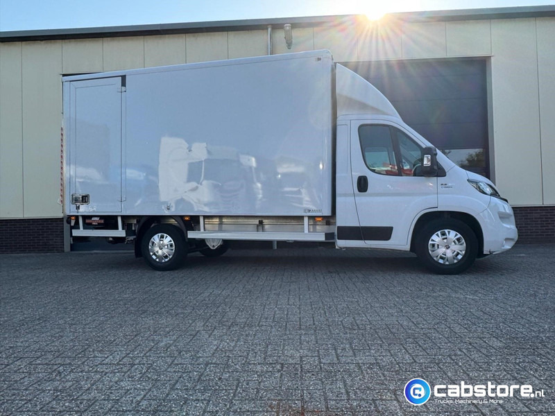 Fiat Ducato 2.3 Multijet 160 Pk Euro 6 - Bouwjaar 2021 - Handgeschakeld 6 speed - Airco - 3 zitplaatsen - Laadklep - بصندوق مغلق شاحنة: صور 5 Fiat Ducato 2.3 Multijet 160 Pk Euro 6 - Bouwjaar 2021 - Handgeschakeld 6 speed - Airco - 3 zitplaatsen - Laadklep - بصندوق مغلق شاحنة: صور 5