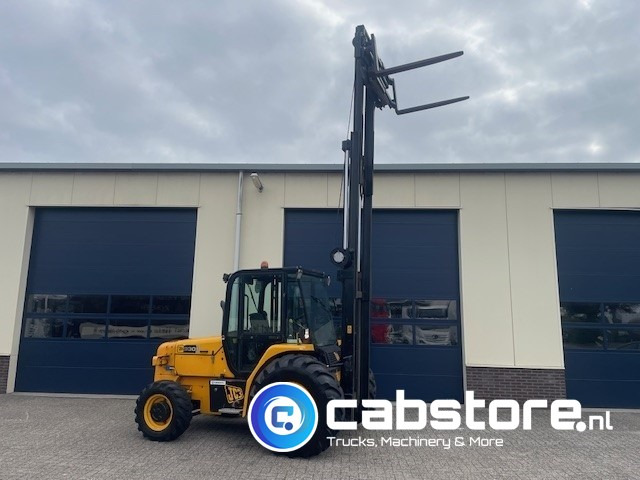 JCB 930 Off-Road forklift - Ruwterrein heftruck -Bouwjaar 2008 - 4x4 - 4WD - Side shift - Vorkverstelling - 550 cm hefhoogte - شاحنات الطرق الوعرة: صور 3 JCB 930 Off-Road forklift - Ruwterrein heftruck -Bouwjaar 2008 - 4x4 - 4WD - Side shift - Vorkverstelling - 550 cm hefhoogte - شاحنات الطرق الوعرة: صور 3