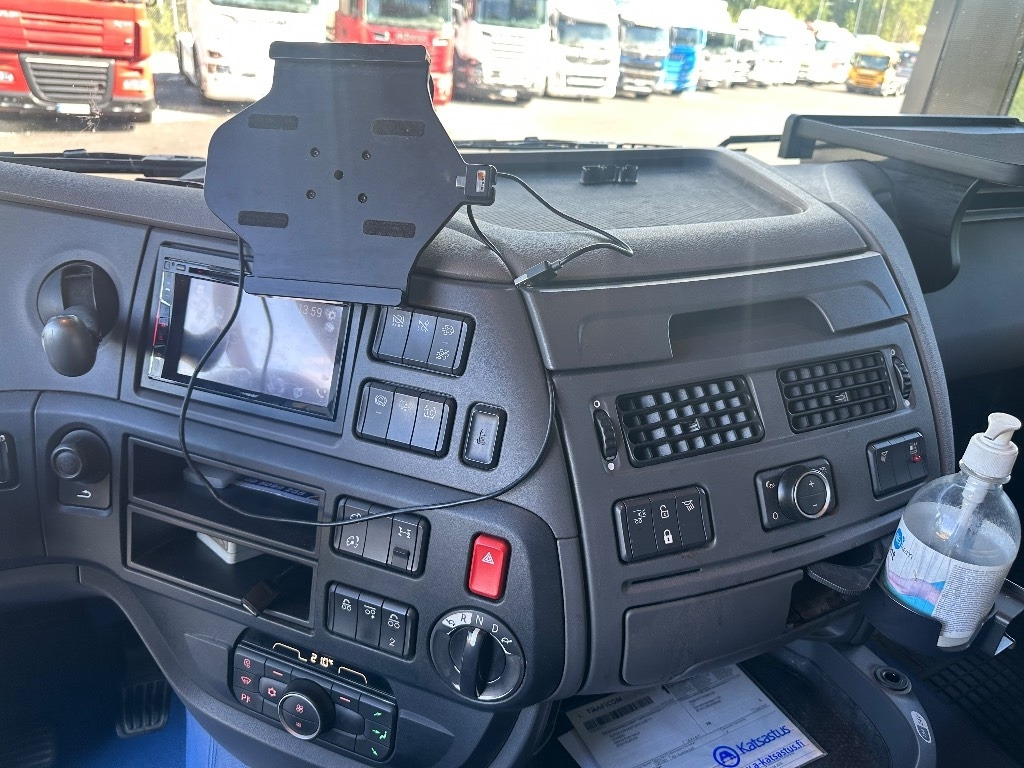 شاحنة ذات الخطاف DAF XF 530 6x2*4: صور 21