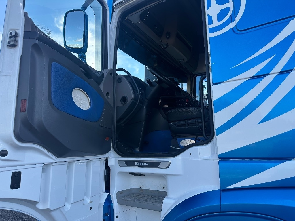 شاحنة ذات الخطاف DAF XF 530 6x2*4: صور 14