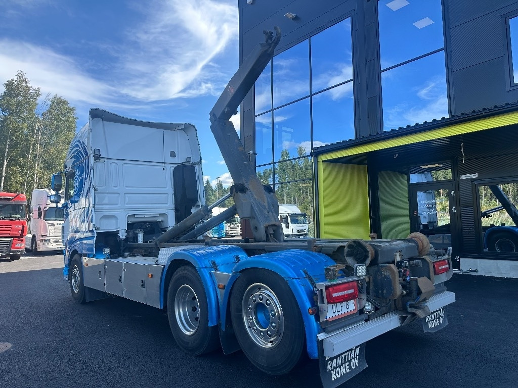 شاحنة ذات الخطاف DAF XF 530 6x2*4: صور 8