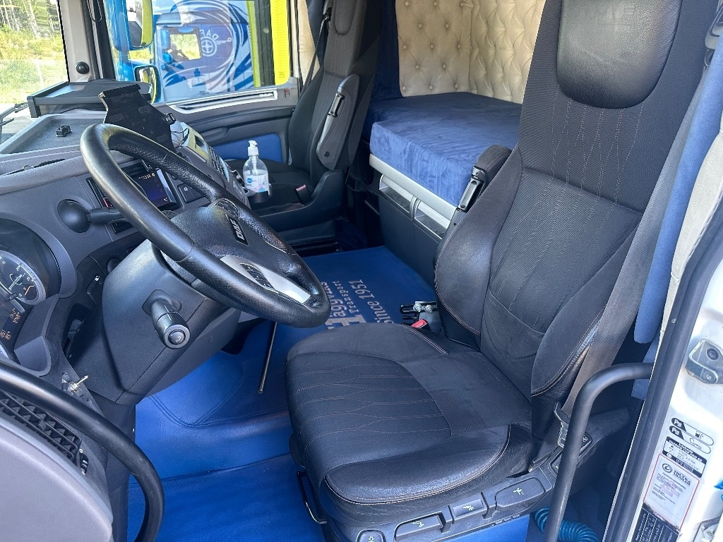 شاحنة ذات الخطاف DAF XF 530 6x2*4: صور 15