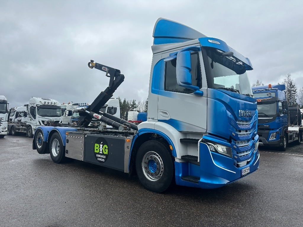 Iveco AD 260S40 Y/FS CNG - شاحنة ذات الخطاف: صور 3 Iveco AD 260S40 Y/FS CNG - شاحنة ذات الخطاف: صور 3