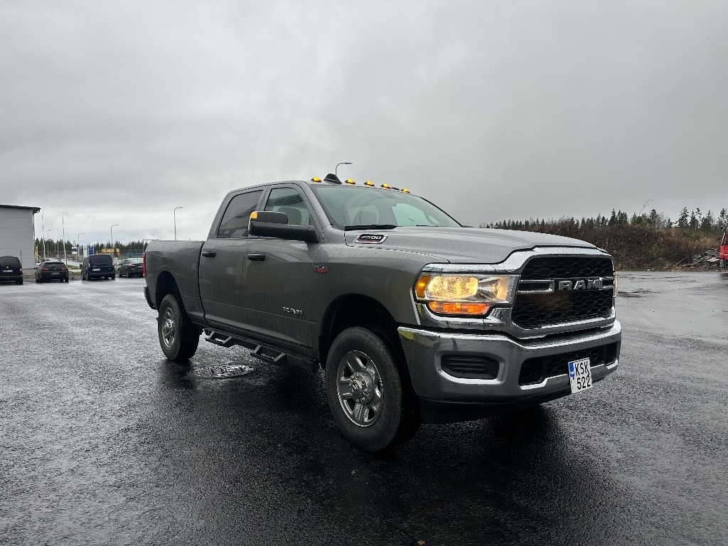 RAM 2500 Tradesman - شاحنة البيك أب: صور 3 RAM 2500 Tradesman - شاحنة البيك أب: صور 3