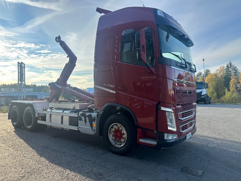 Volvo FH13 540 6x4 - شاحنة ذات الخطاف: صور 3 Volvo FH13 540 6x4 - شاحنة ذات الخطاف: صور 3