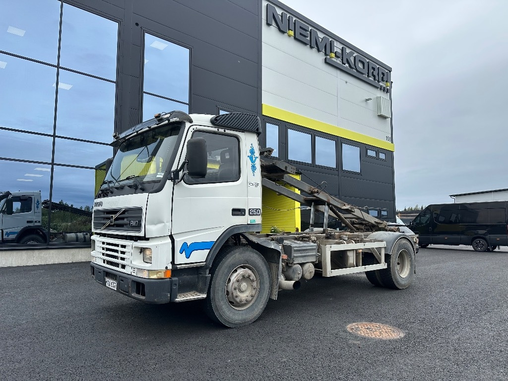 Volvo FM7 4x2 vaijerilaitteilla - شاحنات قابلة للفك شاحنة: صور 1 Volvo FM7 4x2 vaijerilaitteilla - شاحنات قابلة للفك شاحنة: صور 1