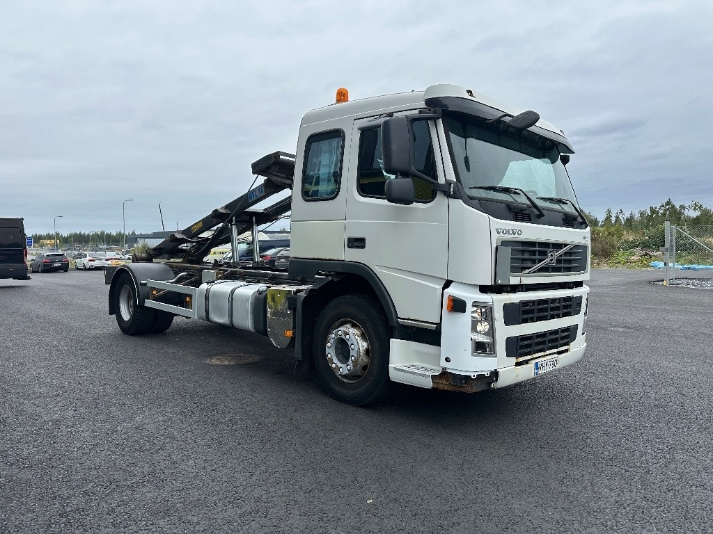 Volvo FM9 4x2 vaijerilaitteilla - شاحنات قابلة للفك شاحنة: صور 3 Volvo FM9 4x2 vaijerilaitteilla - شاحنات قابلة للفك شاحنة: صور 3