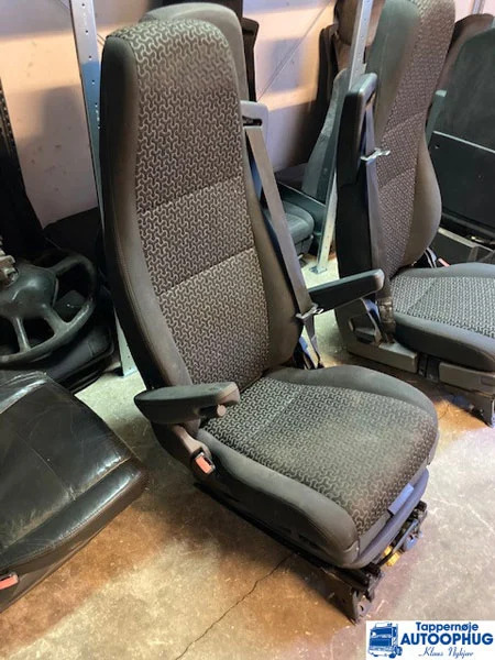 Scania 2421529 LH sæde - الكابينة والداخلية - شاحنة: صور 1 Scania 2421529 LH sæde - الكابينة والداخلية - شاحنة: صور 1