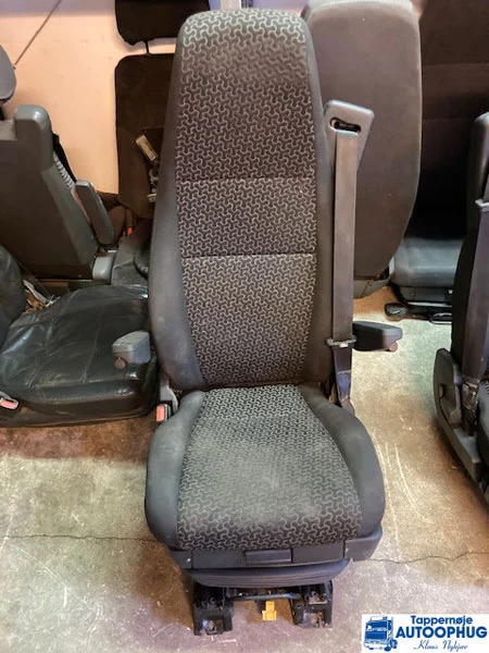 Scania 2421529 LH sæde - الكابينة والداخلية - شاحنة: صور 2 Scania 2421529 LH sæde - الكابينة والداخلية - شاحنة: صور 2