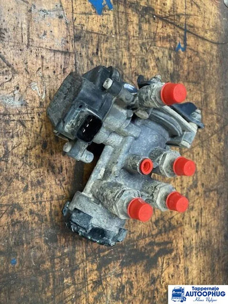 Scania Trailer control module – Scania 2199282 - النظام الكهربائي - شاحنة: صور 2 Scania Trailer control module – Scania 2199282 - النظام الكهربائي - شاحنة: صور 2