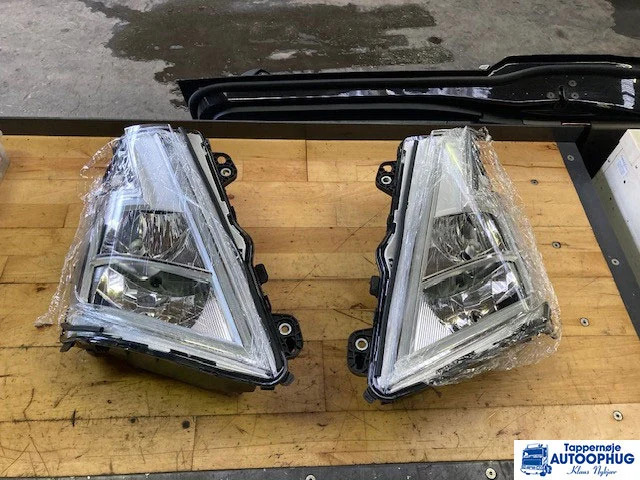 Volvo Headlamp RH – Volvo 23752660 - النظام الكهربائي - شاحنة: صور 2 Volvo Headlamp RH – Volvo 23752660 - النظام الكهربائي - شاحنة: صور 2