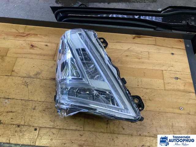 Volvo Headlamp RH – Volvo 24056510 - النظام الكهربائي - شاحنة: صور 1 Volvo Headlamp RH – Volvo 24056510 - النظام الكهربائي - شاحنة: صور 1