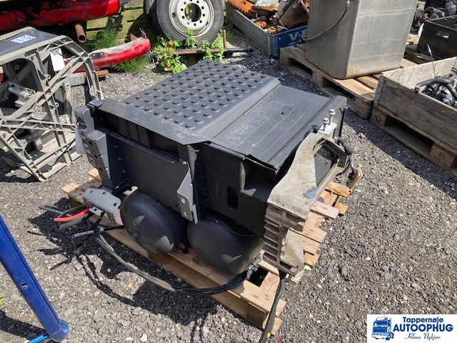 Volvo batterikasse – Volvo battery box – Volvo 22899979 - هيكل السيارة الخارجية - شاحنة: صور 3 Volvo batterikasse – Volvo battery box – Volvo 22899979 - هيكل السيارة الخارجية - شاحنة: صور 3