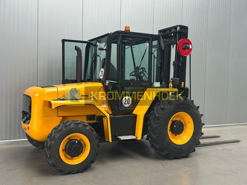 JCB 940 - شاحنات الطرق الوعرة: صور 4 JCB 940 - شاحنات الطرق الوعرة: صور 4