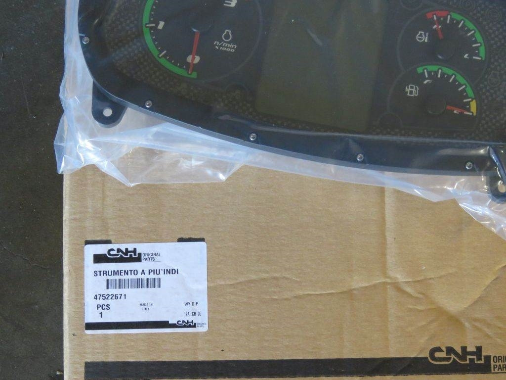Case FARMALL 85C 95C 105C 115C - لوحة القيادة - الآلات والماكينات الزراعية: صور 4 Case FARMALL 85C 95C 105C 115C - لوحة القيادة - الآلات والماكينات الزراعية: صور 4