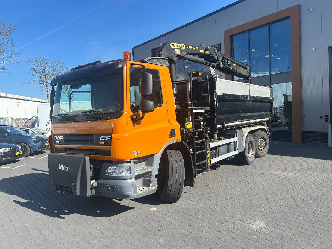 DAF CF 75 CF75 with Palfinger PK18002 Crane 3side Tipper - قلابات, شاحنة كرين: صور 3 DAF CF 75 CF75 with Palfinger PK18002 Crane 3side Tipper - قلابات, شاحنة كرين: صور 3