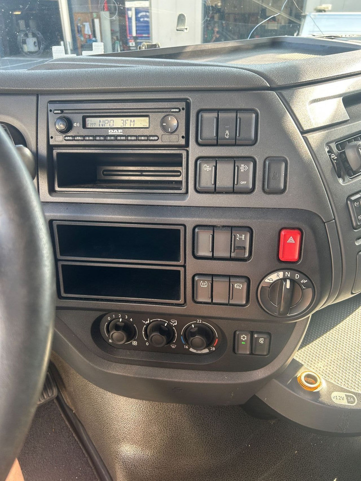 DAF XF 460 XF460 Super Space Cab - شاحنة جرار: صور 4 DAF XF 460 XF460 Super Space Cab - شاحنة جرار: صور 4