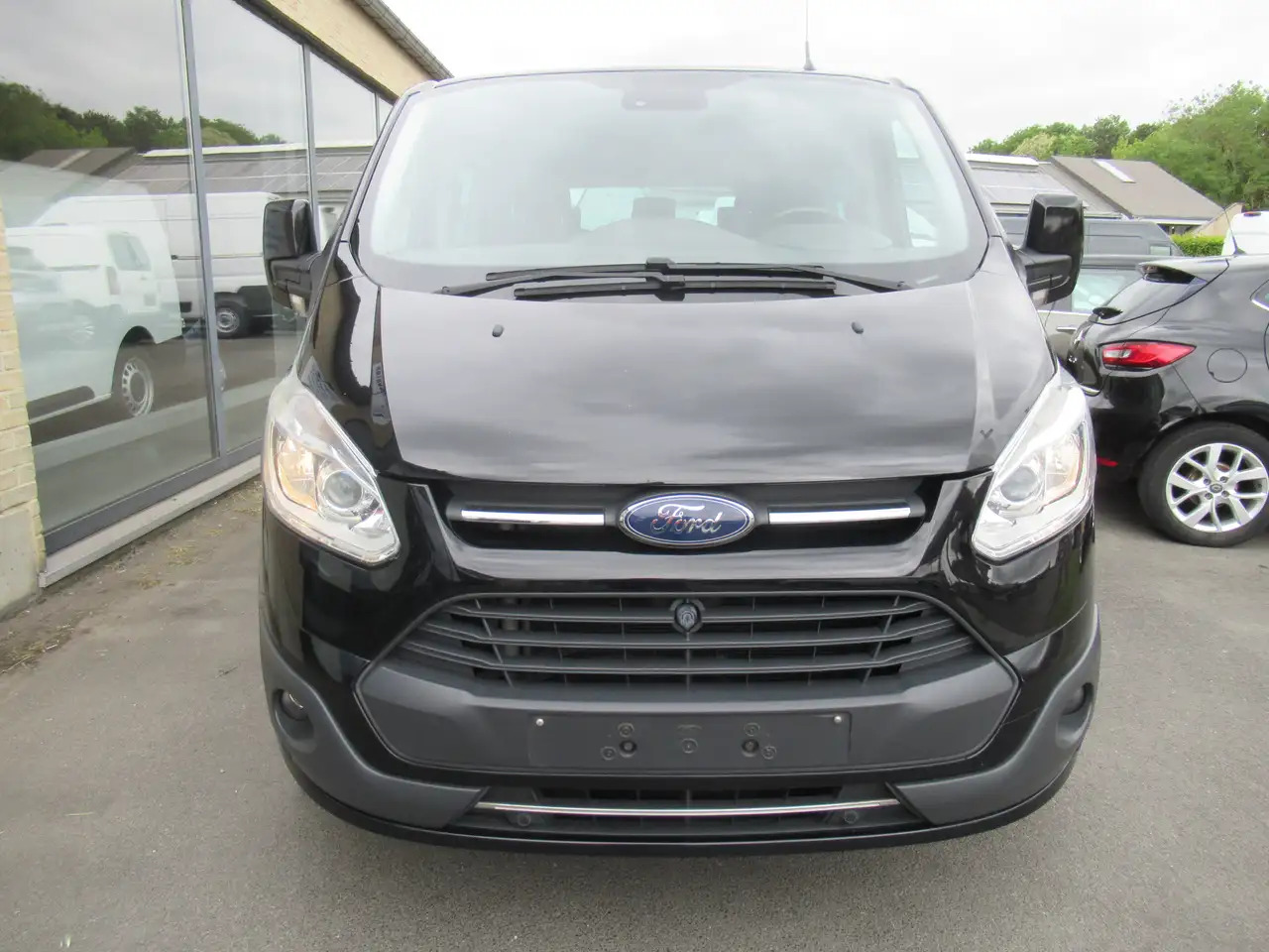 Ford Tourneo Custom 2.0 TDCi L2H1 - أخرى: صور 3 Ford Tourneo Custom 2.0 TDCi L2H1 - أخرى: صور 3
