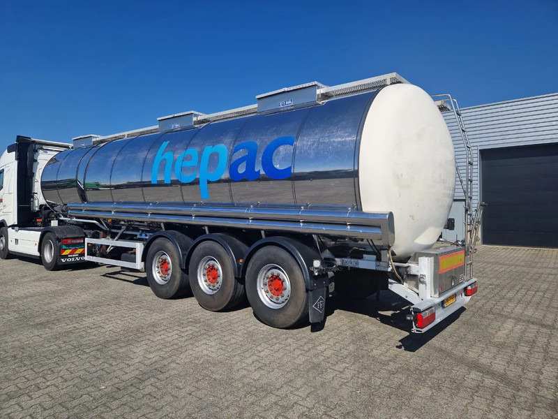 Feldbinder 38000 liter 3 kamer tankoplegger met CIP Leiding en tank verwarming - نصف مقطورة صهريج: صور 2 Feldbinder 38000 liter 3 kamer tankoplegger met CIP Leiding en tank verwarming - نصف مقطورة صهريج: صور 2