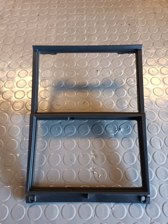 SCANIA 2DIN MOUNTING PANEL 1859937 - الكابينة والداخلية - شاحنة: صور 1 SCANIA 2DIN MOUNTING PANEL 1859937 - الكابينة والداخلية - شاحنة: صور 1