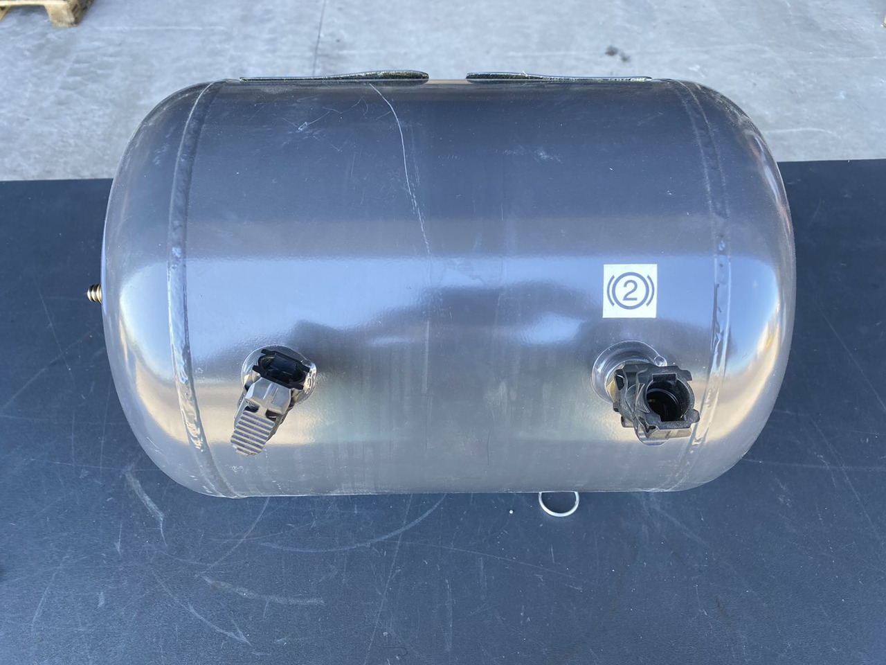 SCANIA COMPRESSED AIR TANK 1778889 - أجزاء الفرامل - شاحنة: صور 1 SCANIA COMPRESSED AIR TANK 1778889 - أجزاء الفرامل - شاحنة: صور 1