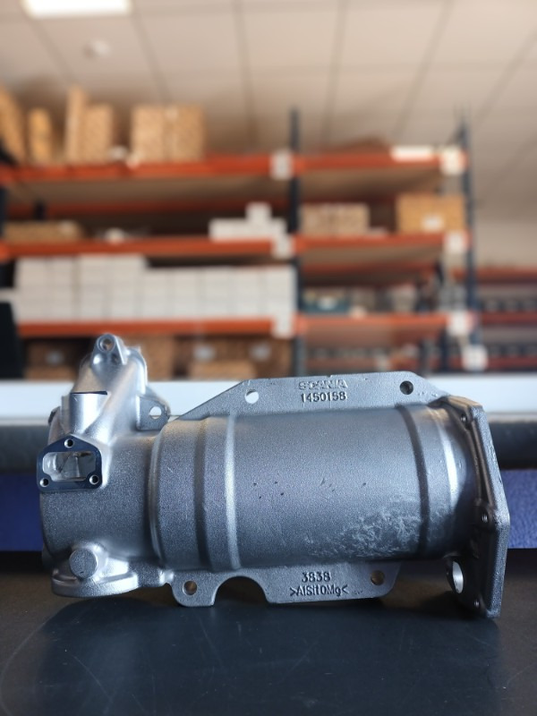 SCANIA OIL COOLER HOUSING - 1450158 - مبرد الزيت - شاحنة: صور 1 SCANIA OIL COOLER HOUSING - 1450158 - مبرد الزيت - شاحنة: صور 1