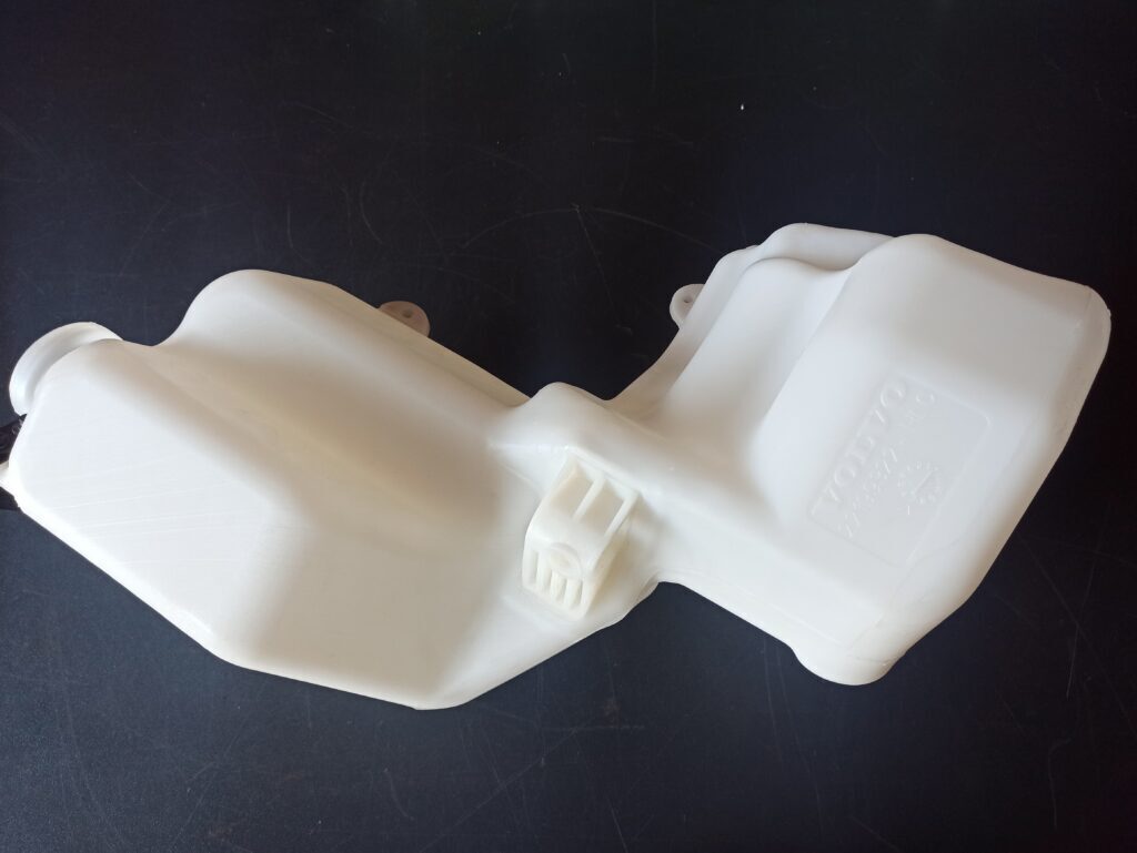 VOLVO WASHER FLUID RESERVOIR 22199322 - الكابينة والداخلية - شاحنة: صور 1 VOLVO WASHER FLUID RESERVOIR 22199322 - الكابينة والداخلية - شاحنة: صور 1