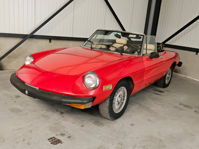 Alfa Romeo Spider 2000 - سيارة: صور 1 Alfa Romeo Spider 2000 - سيارة: صور 1