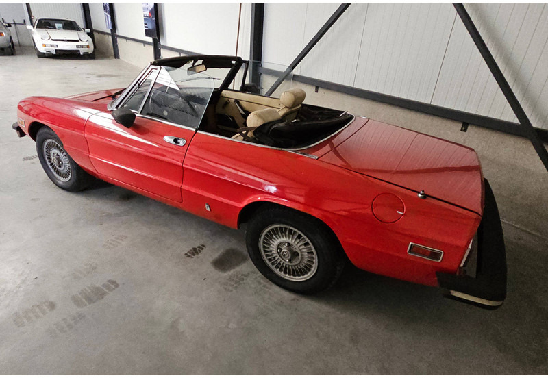 Alfa Romeo Spider 2000 - سيارة: صور 3 Alfa Romeo Spider 2000 - سيارة: صور 3