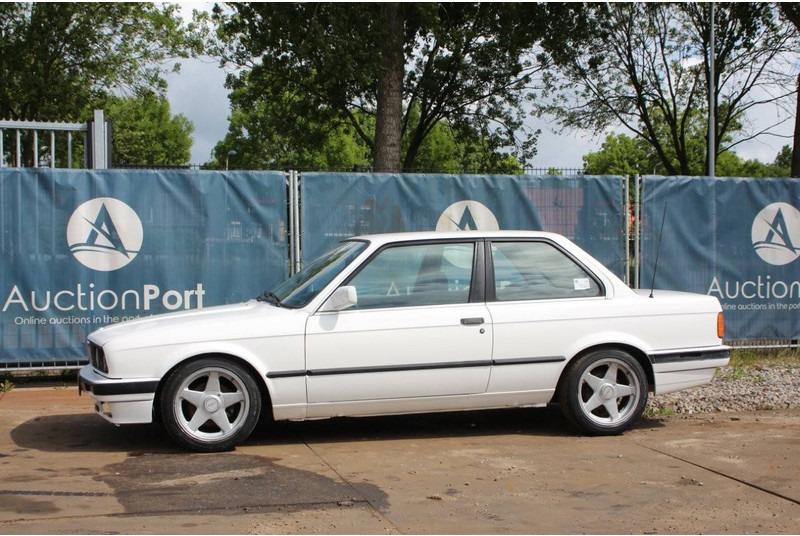 BMW 3 Serie 320i - سيارة: صور 1 BMW 3 Serie 320i - سيارة: صور 1