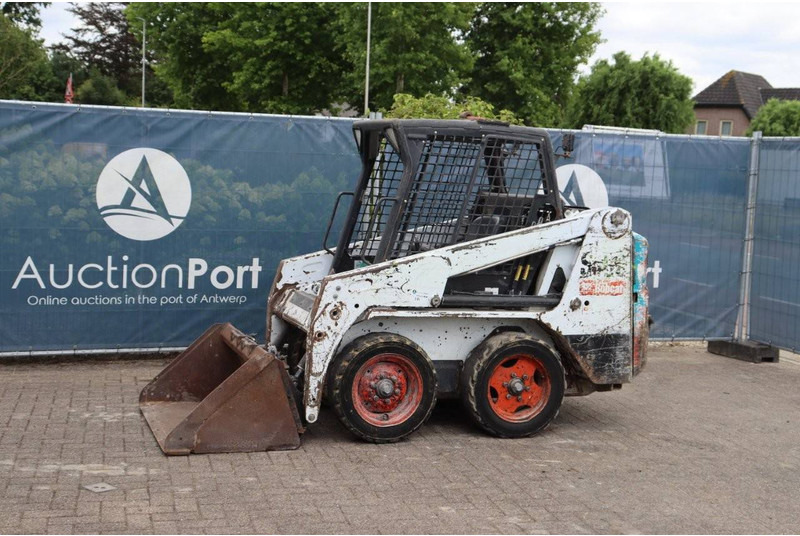 Bobcat S100 - اللودر بعجل: صور 1 Bobcat S100 - اللودر بعجل: صور 1