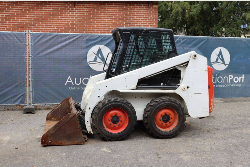 Bobcat S130 - اللودر بعجل: صور 1 Bobcat S130 - اللودر بعجل: صور 1