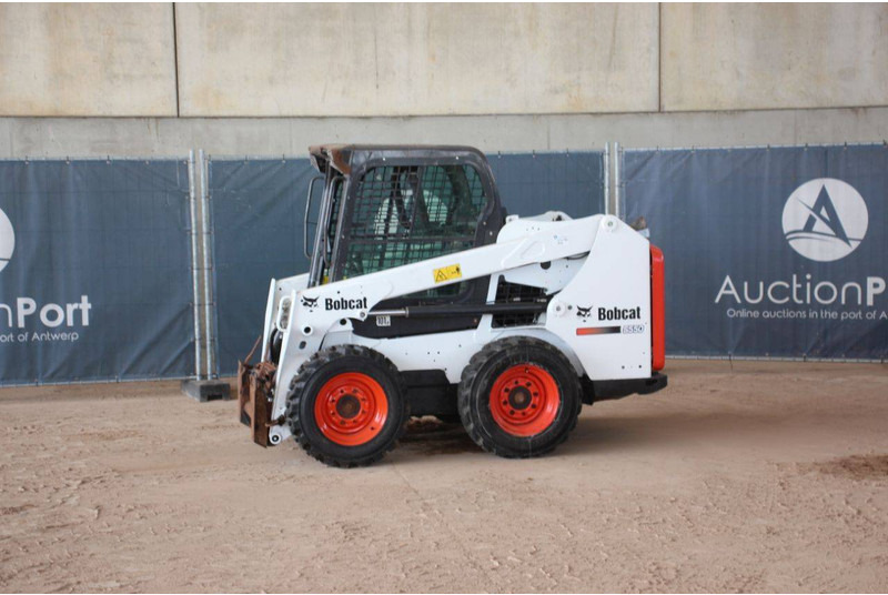 Bobcat S550 - اللودر بعجل: صور 1 Bobcat S550 - اللودر بعجل: صور 1