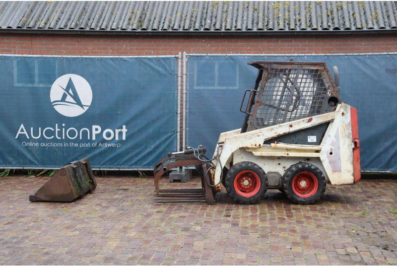 Clark Bobcat 443 - اللودر بعجل: صور 2 Clark Bobcat 443 - اللودر بعجل: صور 2
