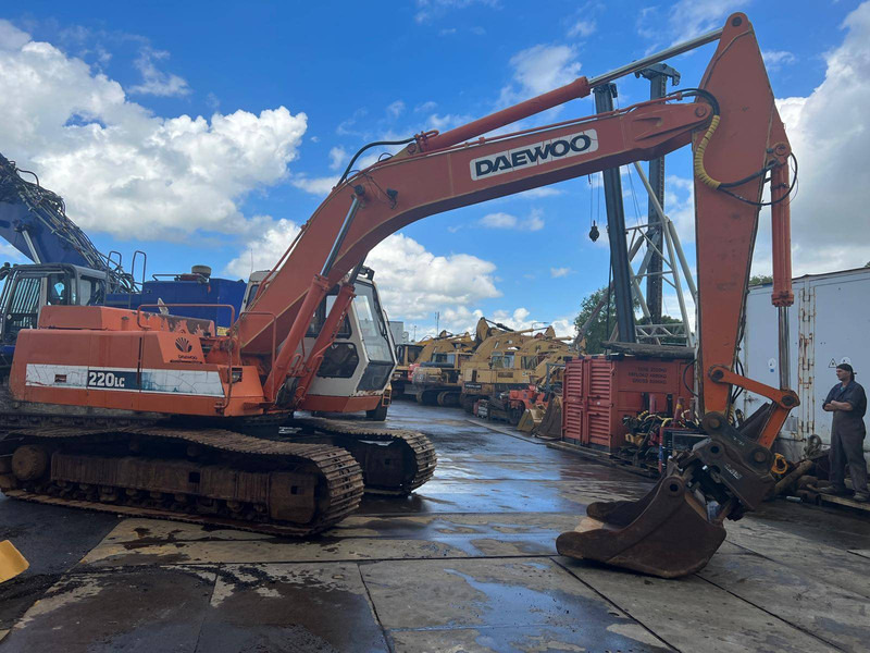 Daewoo 220LC - حفارات زحافة: صور 4 Daewoo 220LC - حفارات زحافة: صور 4