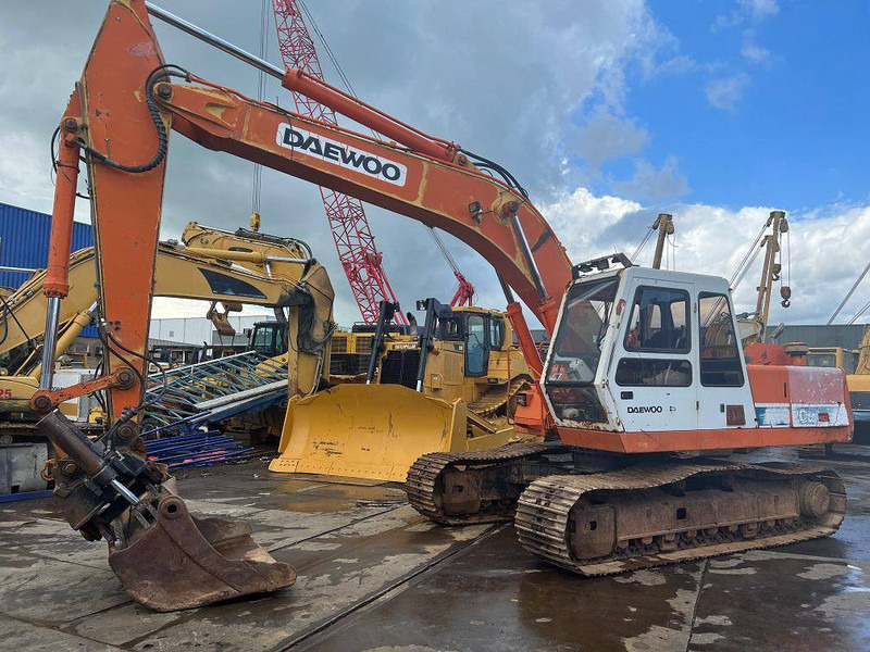 Daewoo 220LC - حفارات زحافة: صور 5 Daewoo 220LC - حفارات زحافة: صور 5