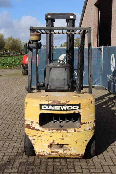 Daewoo D30S-3 - رافعة شوكية ديزل: صور 5 Daewoo D30S-3 - رافعة شوكية ديزل: صور 5