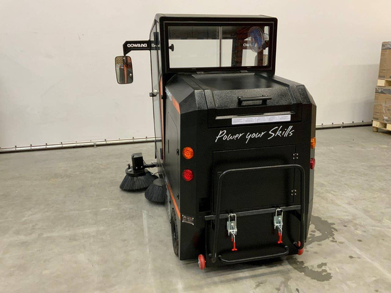 Daewoo DAS100 - سياره كنس شوارع: صور 5 Daewoo DAS100 - سياره كنس شوارع: صور 5