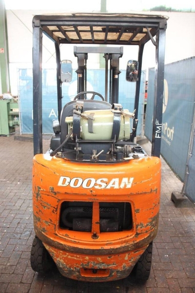 Doosan G15S-5 - رافعة شوكية تعمل بالغاز: صور 4 Doosan G15S-5 - رافعة شوكية تعمل بالغاز: صور 4