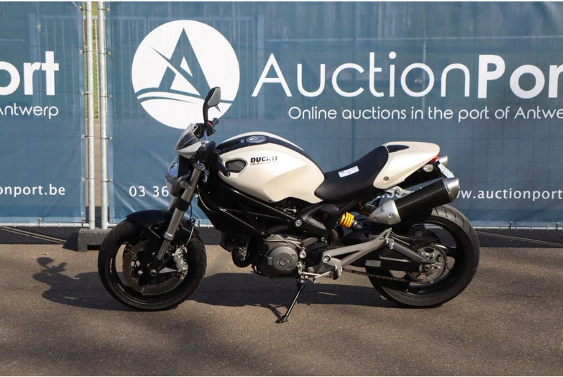 Ducati MONSTER 696 - دراجة بخارية: صور 2 Ducati MONSTER 696 - دراجة بخارية: صور 2