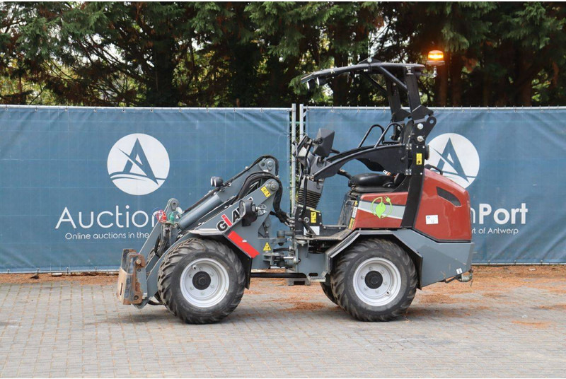 Giant G2200E X-TRA - اللودر بعجل: صور 1 Giant G2200E X-TRA - اللودر بعجل: صور 1