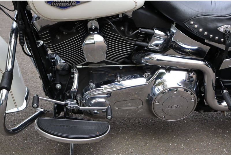 دراجة بخارية Harley-Davidson Heritage Softail: صور 16