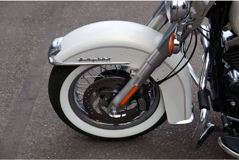 دراجة بخارية Harley-Davidson Heritage Softail: صور 13