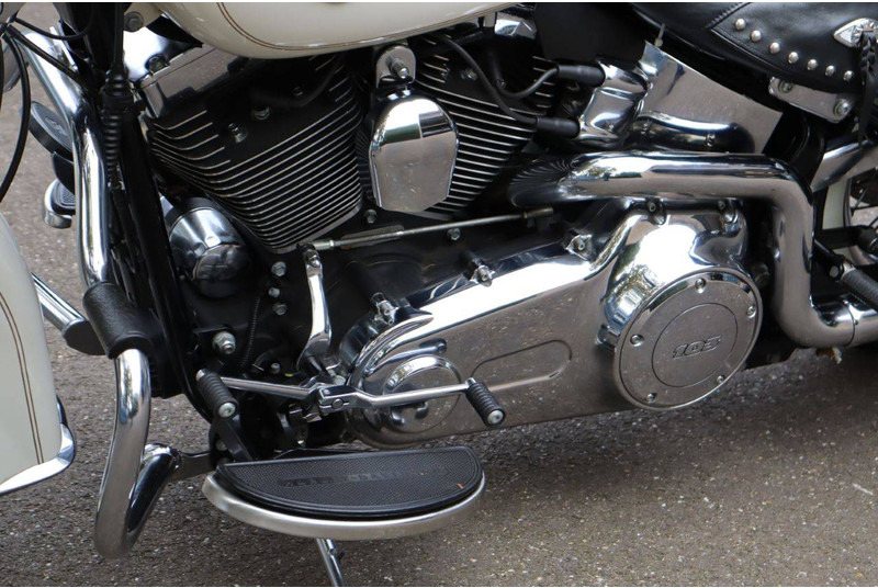 دراجة بخارية Harley-Davidson Heritage Softail: صور 15
