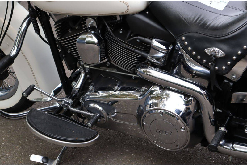 دراجة بخارية Harley-Davidson Heritage Softail: صور 17