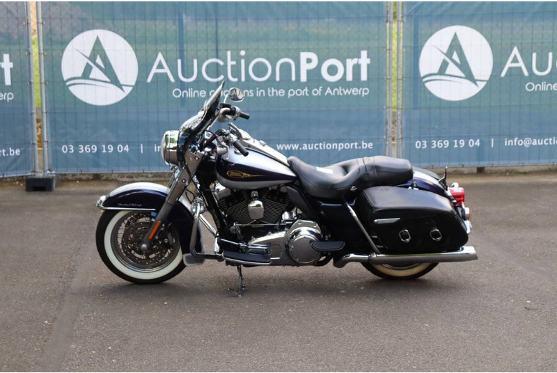 Harley-Davidson Road King Classic TOuring - دراجة بخارية: صور 2 Harley-Davidson Road King Classic TOuring - دراجة بخارية: صور 2