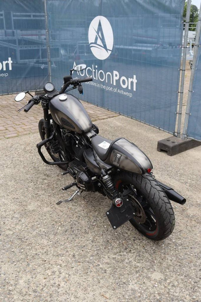 Harley-Davidson Sportster 883 Custom - دراجة بخارية: صور 4 Harley-Davidson Sportster 883 Custom - دراجة بخارية: صور 4
