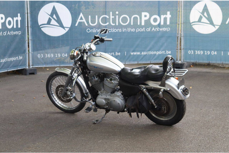 Harley-Davidson Sportster XL 883 - دراجة بخارية: صور 3 Harley-Davidson Sportster XL 883 - دراجة بخارية: صور 3